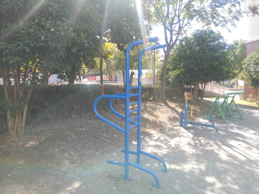 多功能訓練器 多功能訓練器