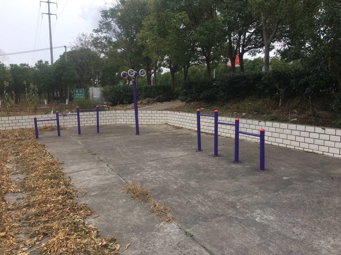 老港鎮(zhèn)中港村民委員會11組健身苑點(南)/n 老港鎮(zhèn)中港村民委員會11組健身苑點(南)/n