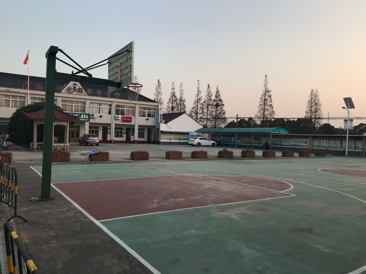 花園村村委籃球場