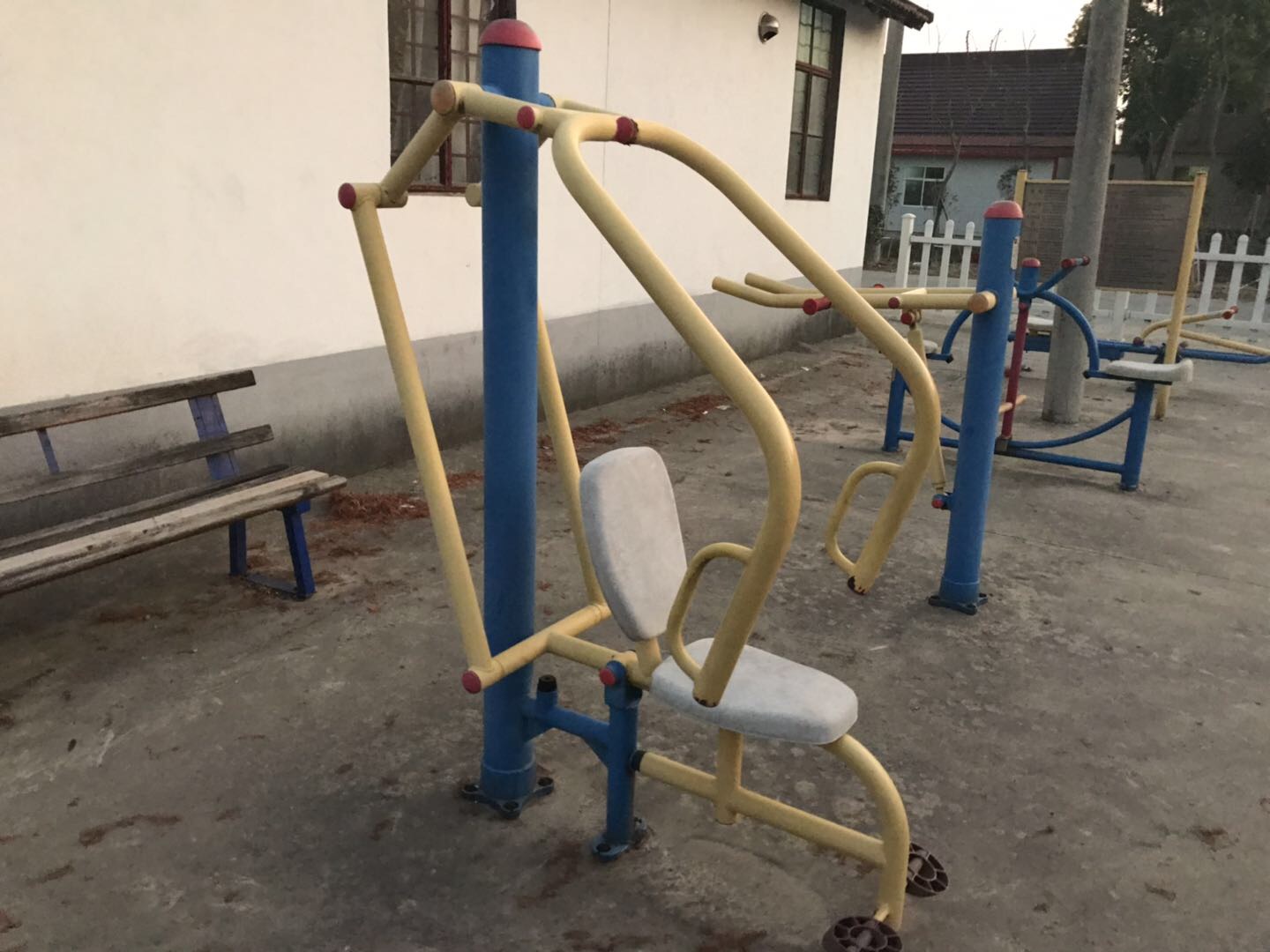 自重推胸器 自重推胸器