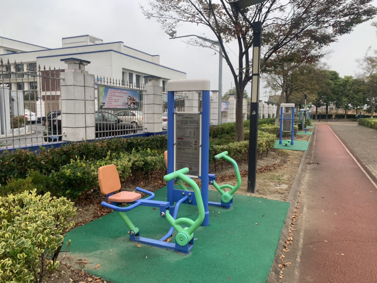 雙立柱蹬腿訓練器 雙立柱蹬腿訓練器