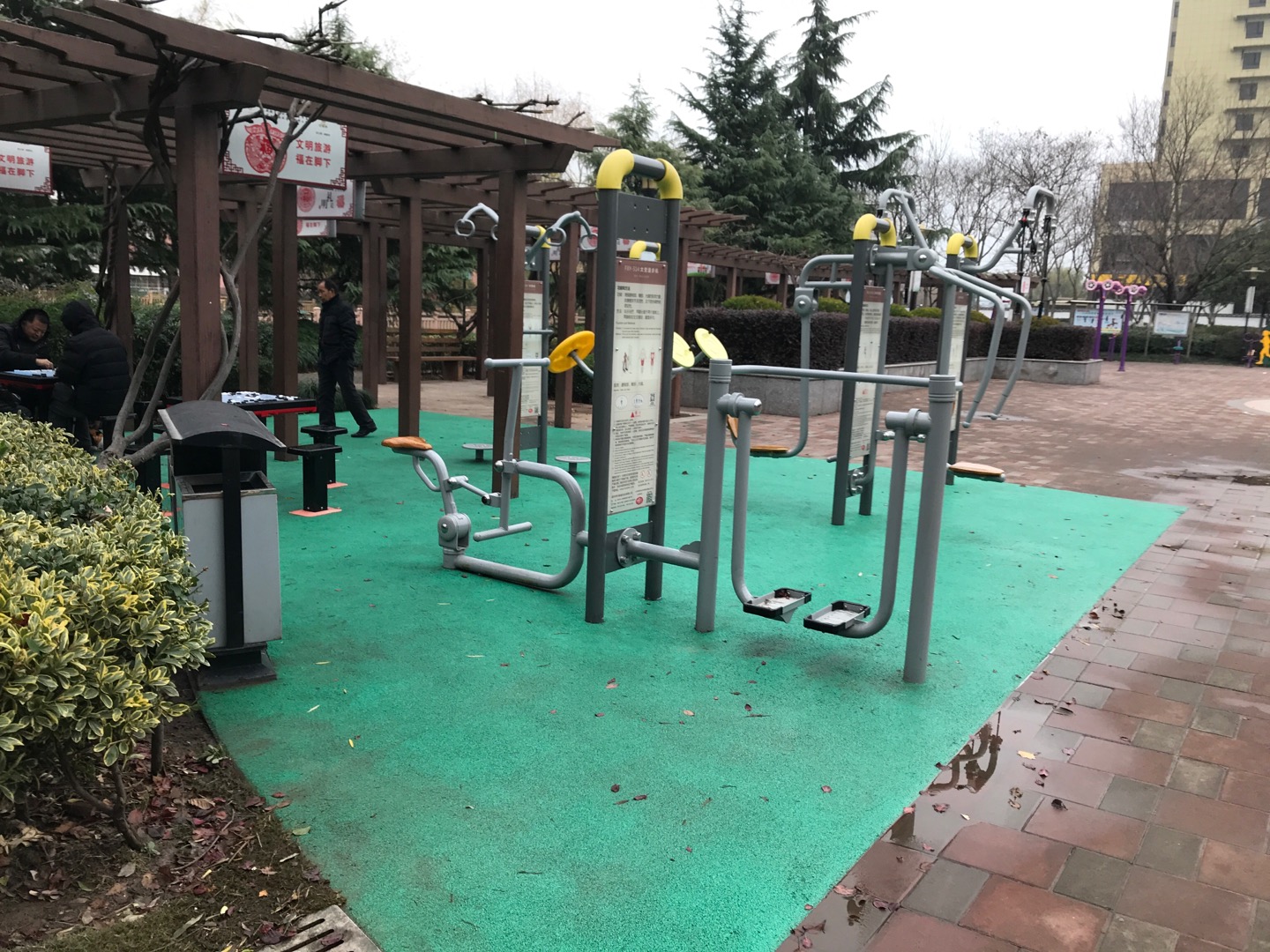 瞿門路休閑廣場(chǎng)健身點(diǎn)