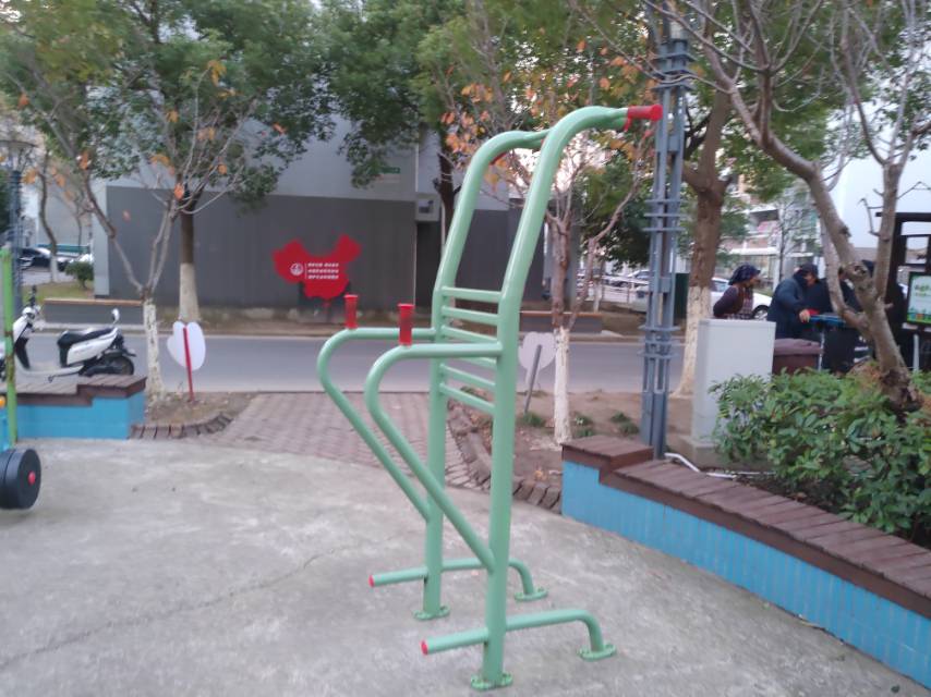 多功能訓練器 多功能訓練器