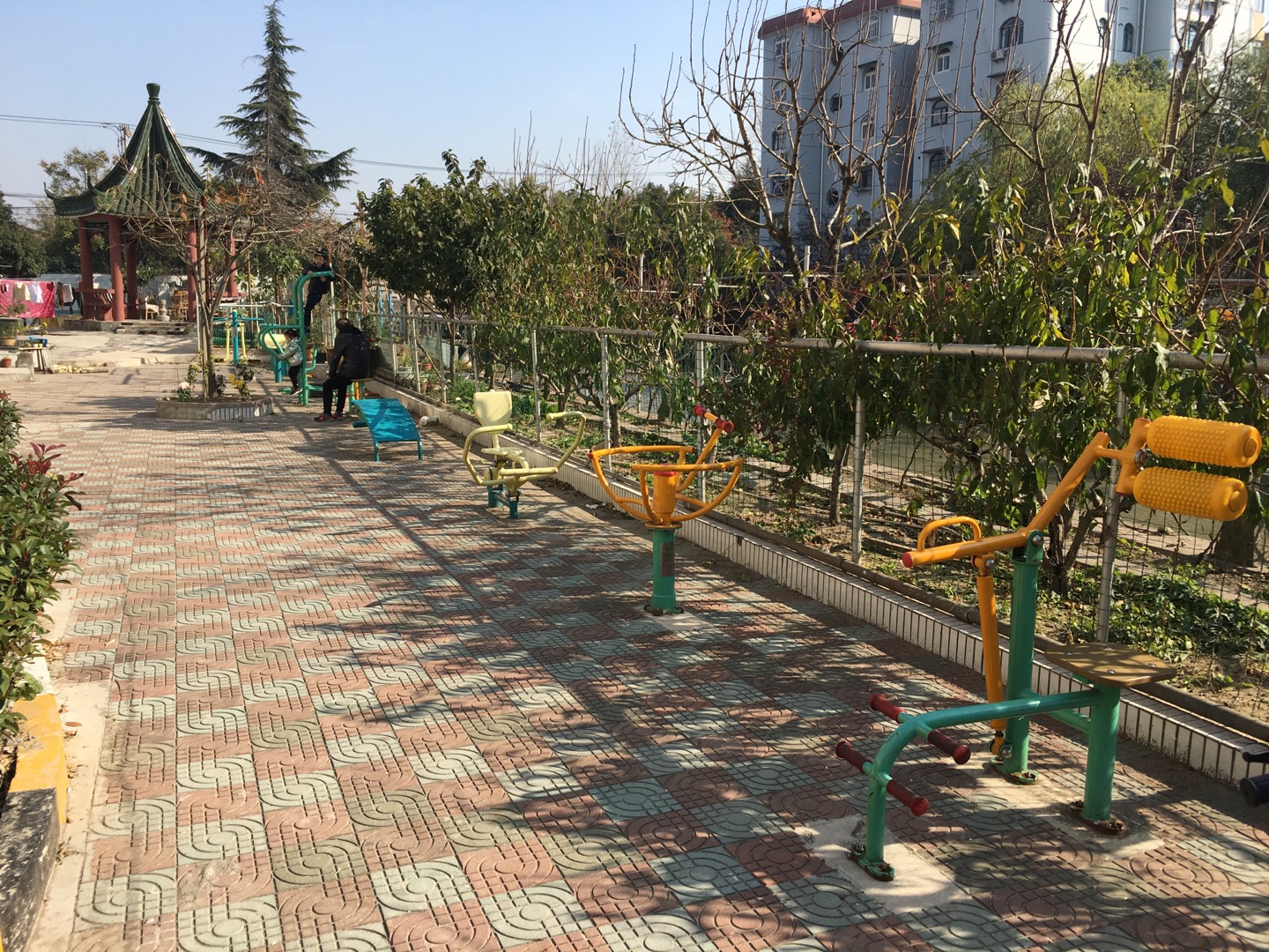 華東花苑二居健身苑（2）