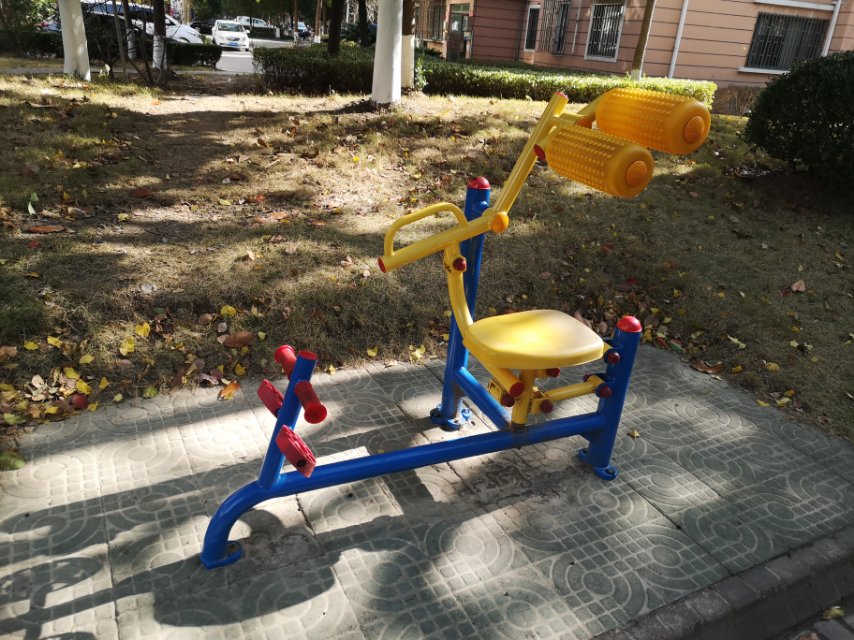 自重腰腹鍛煉器