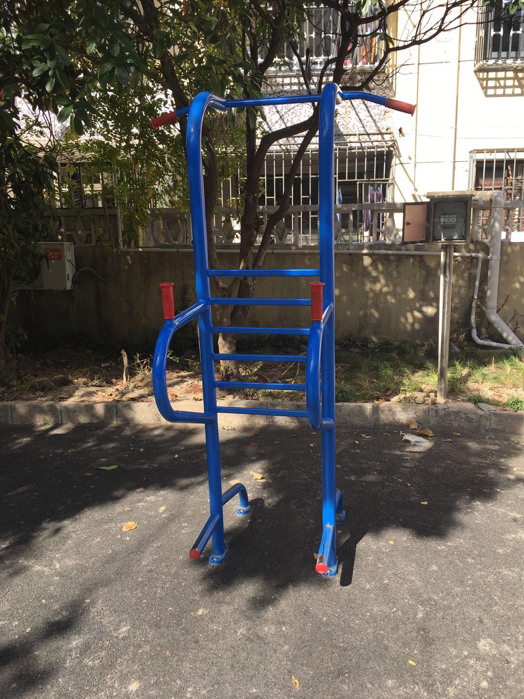 多功能訓練器 多功能訓練器