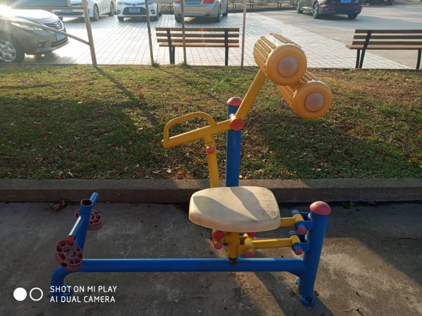 自重腰背鍛煉器