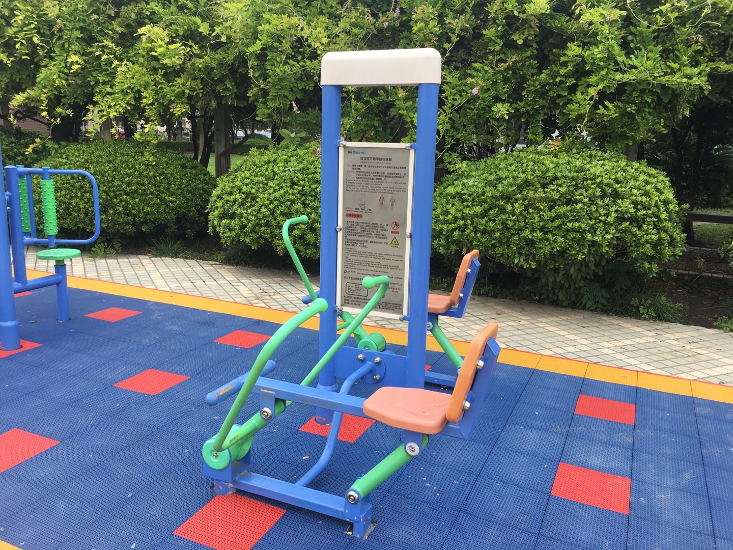 雙立柱平推平拉訓練器