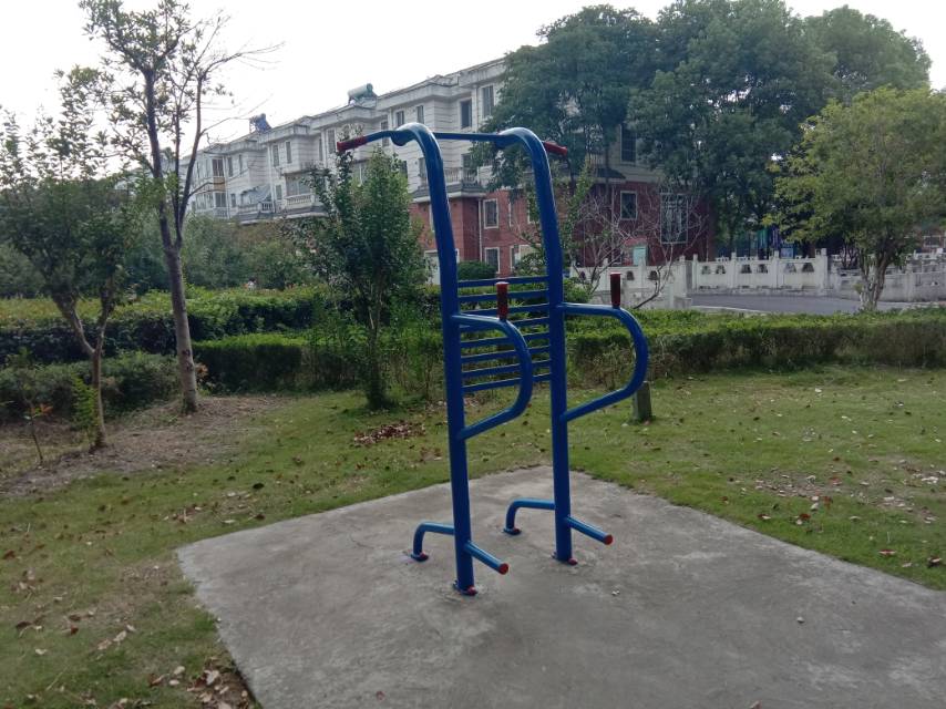 多功能訓練器