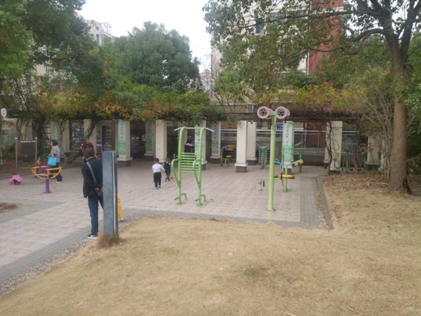 芳華路933弄健身點