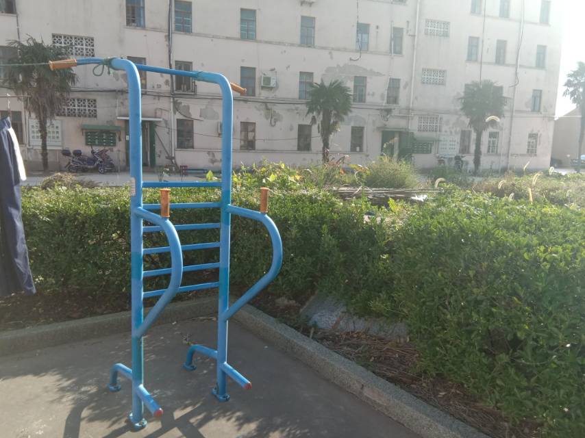 多功能訓練器 多功能訓練器