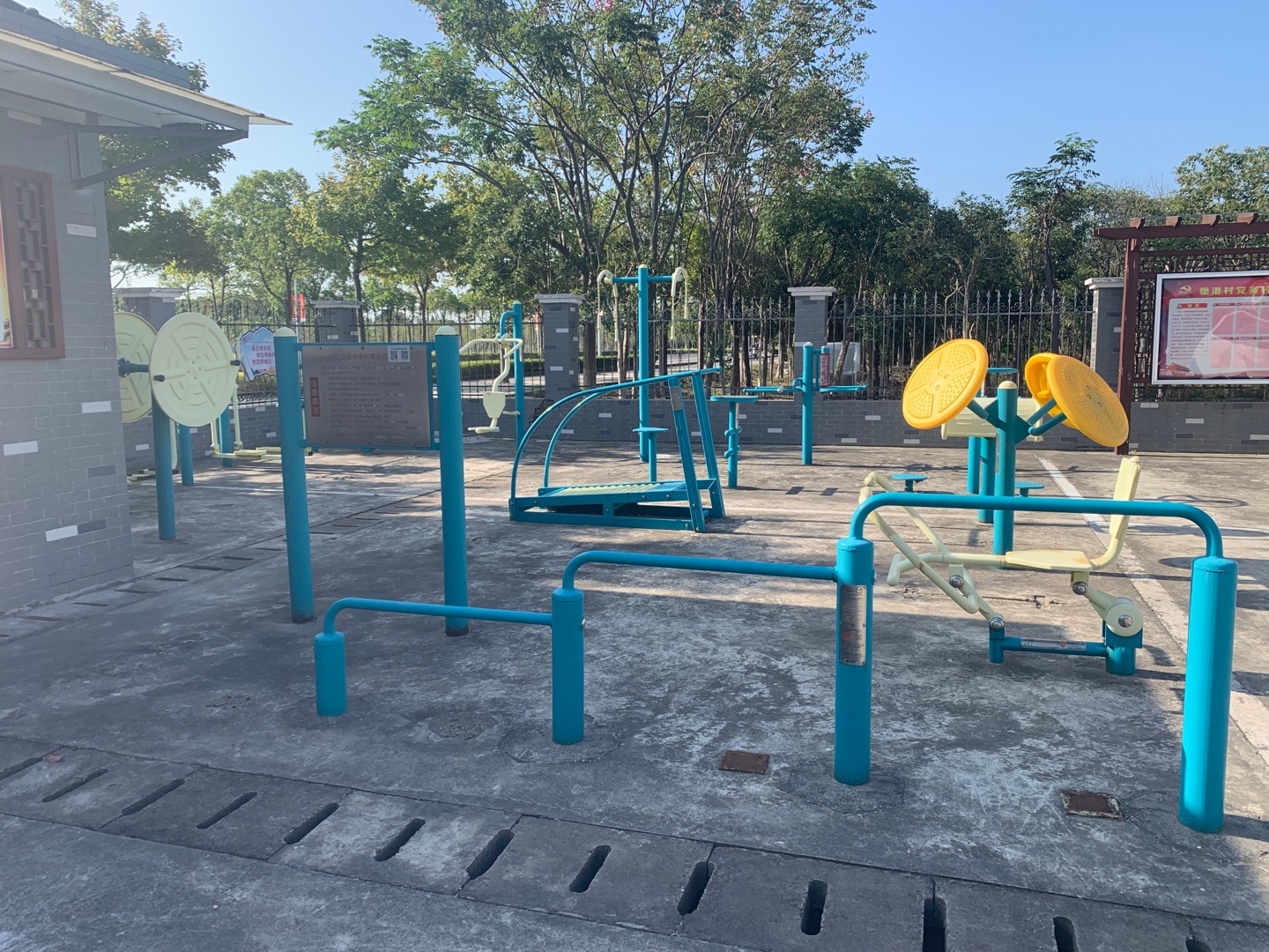 堡鎮(zhèn)堡港村健身點