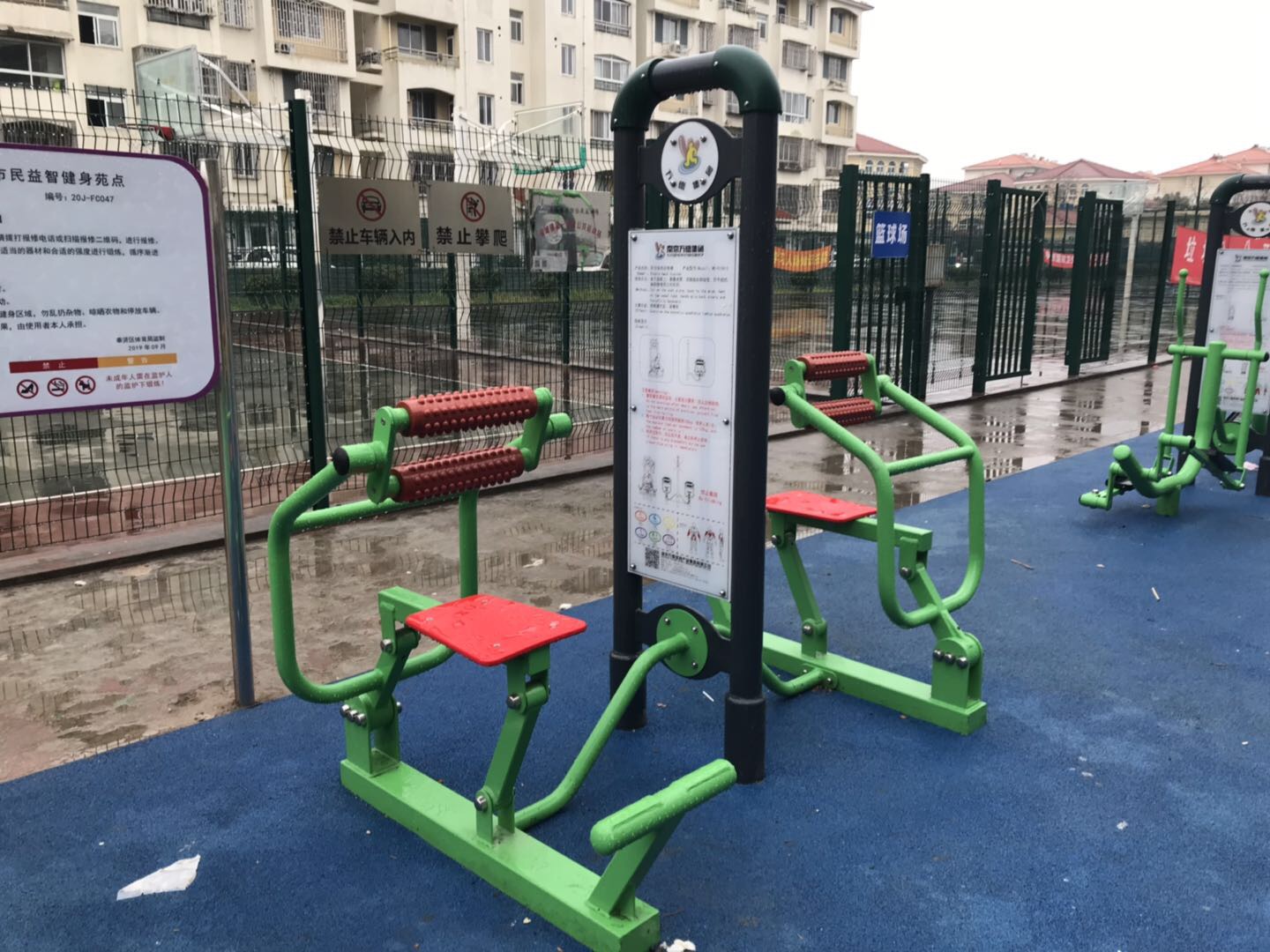 雙位背部訓練器