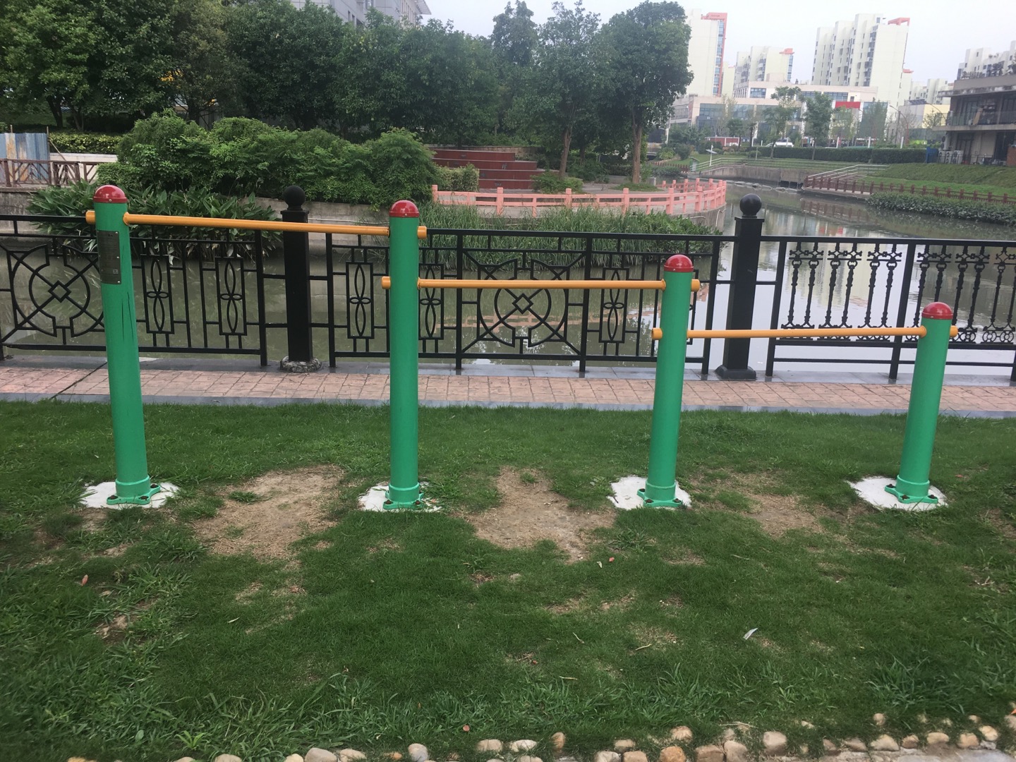 多聯壓腿架
