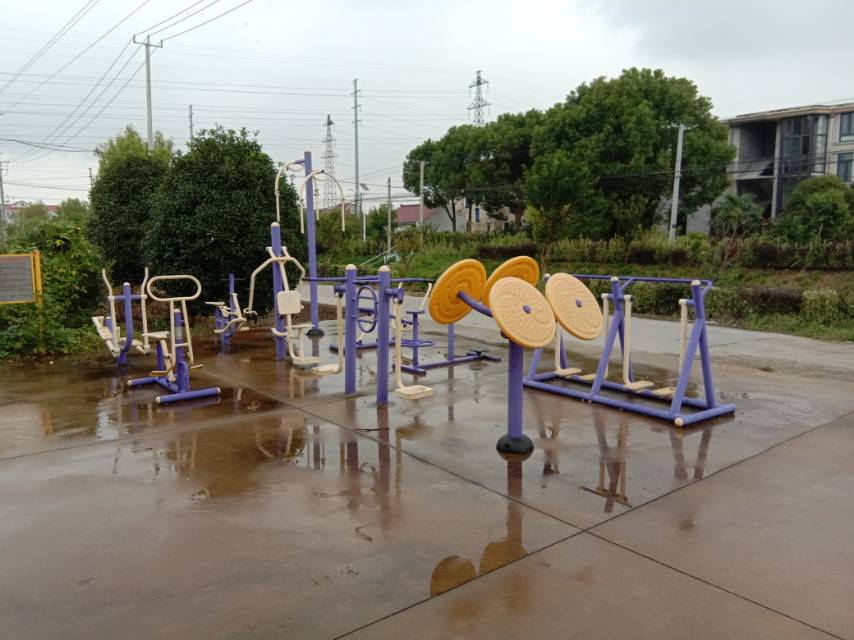 堡鎮(zhèn)桃源村堡閘7隊健身點