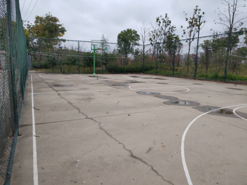 彭鎮(zhèn)居委籃球場(chǎng)