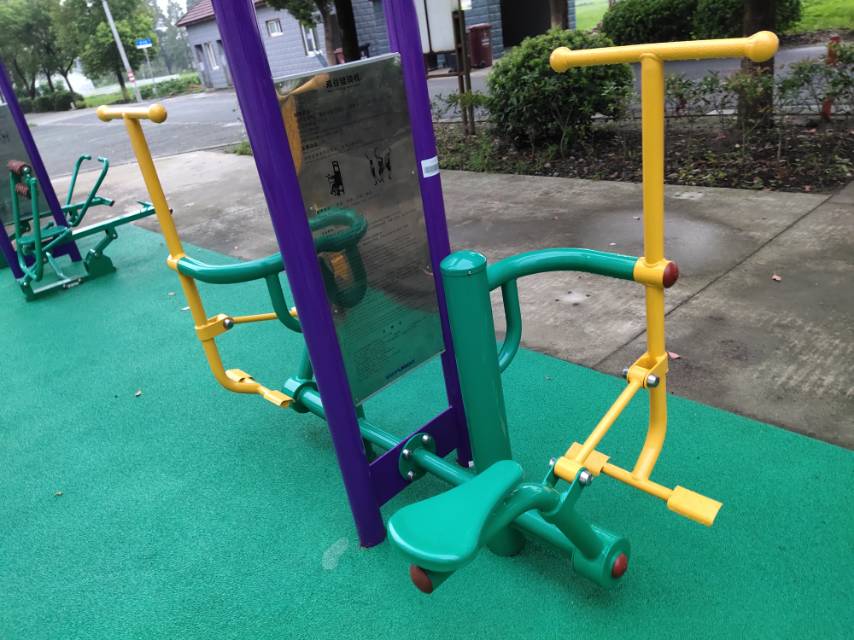 雙位健騎機