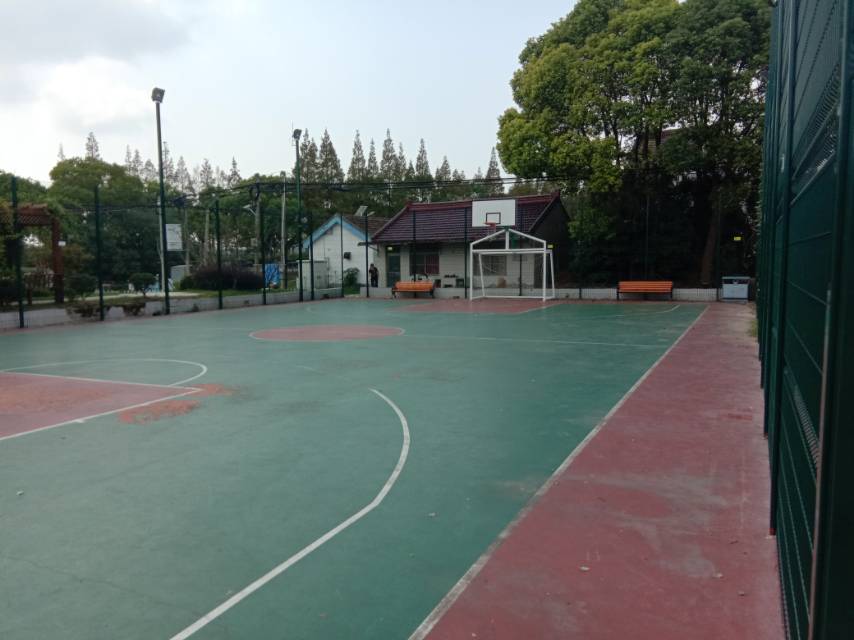 財貿村14隊籃球場
