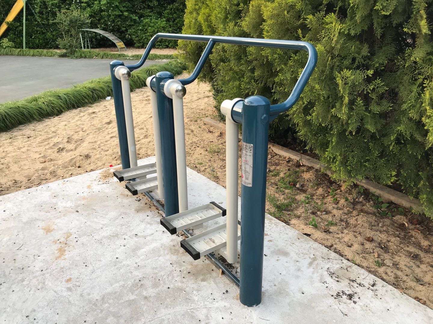 二位太空漫步機(jī)