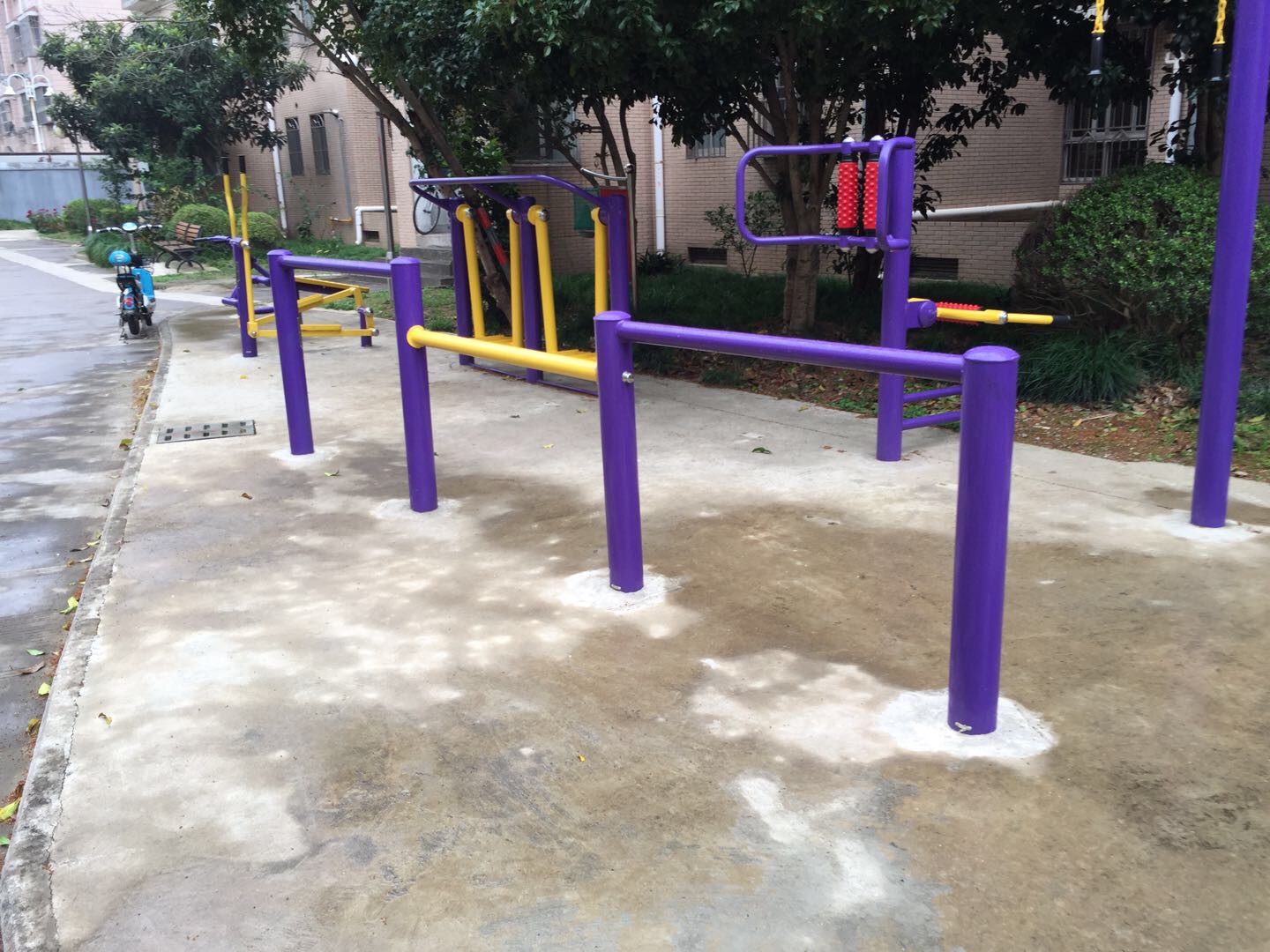 彈振壓腿器 彈振壓腿器