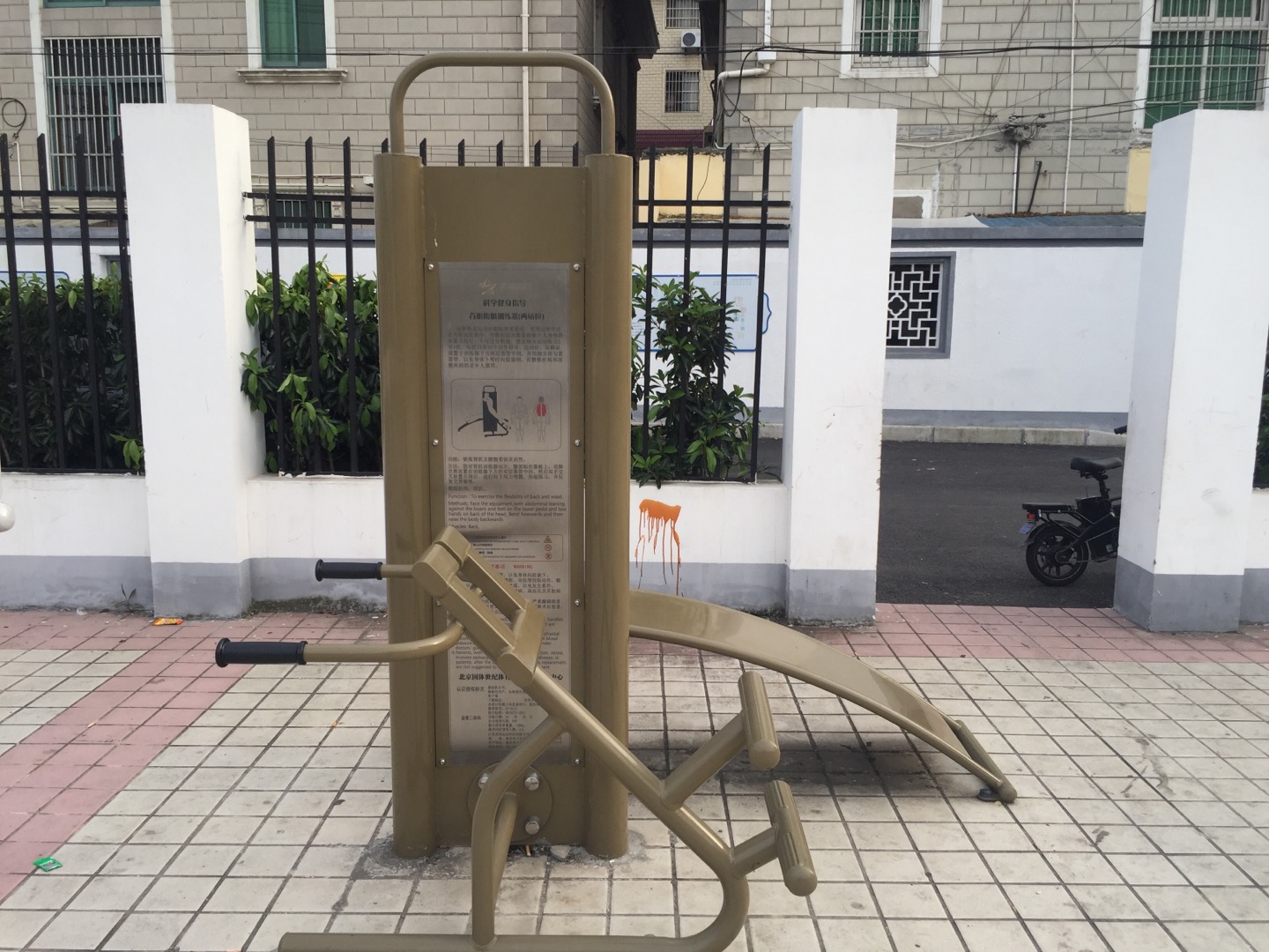 背肌腹肌訓練器（兩站位）