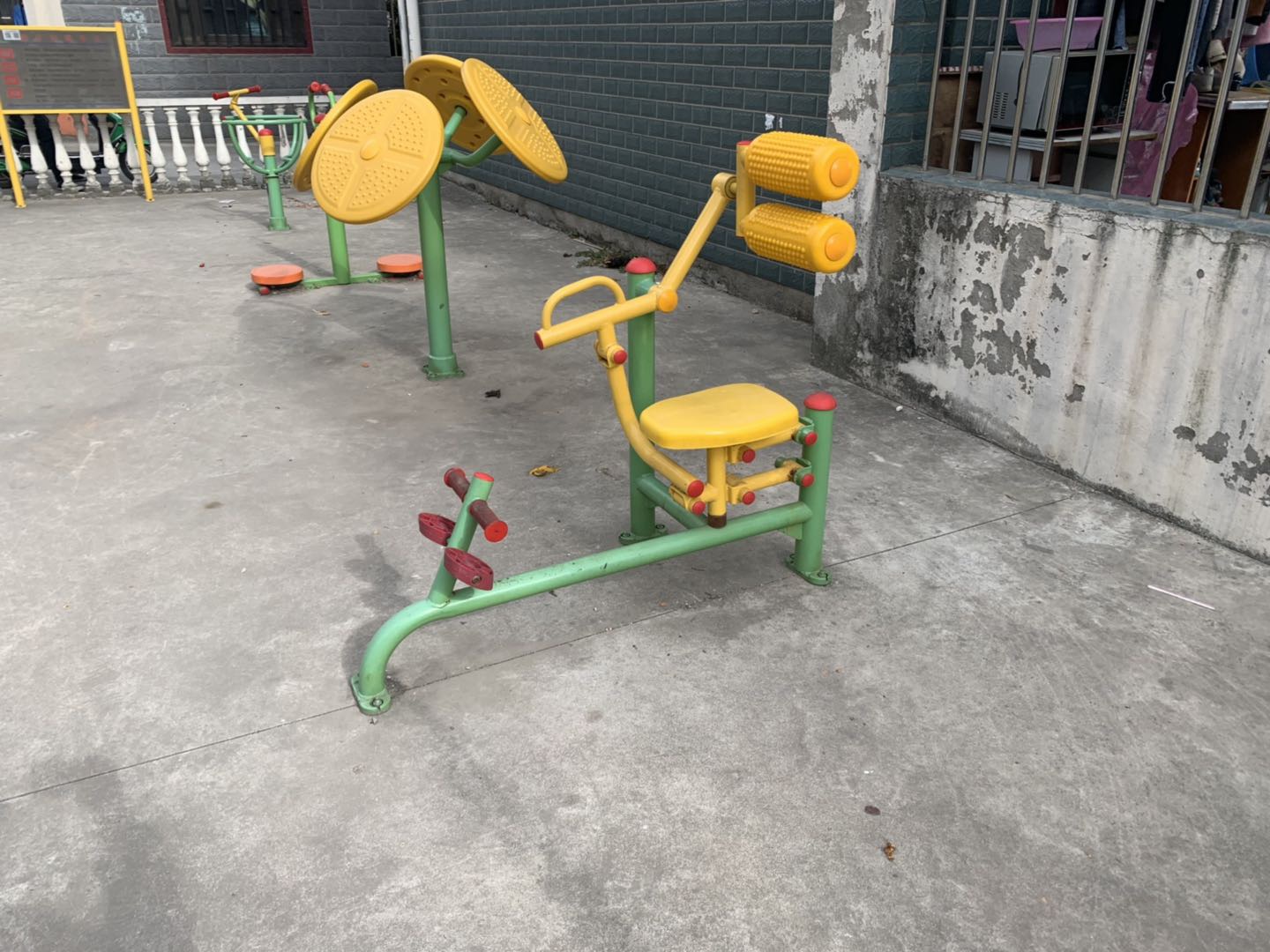 自重腹背鍛煉器