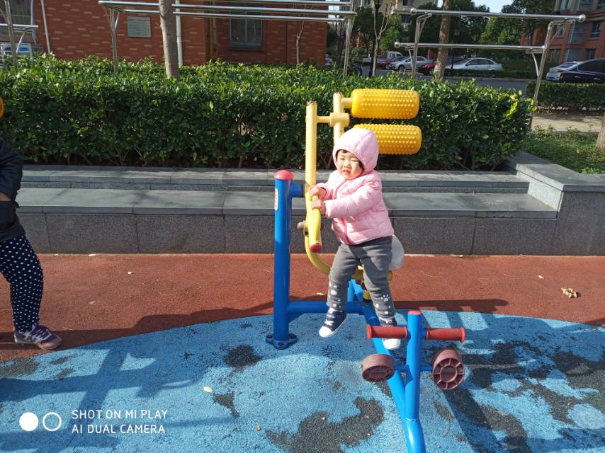 自重腰腹鍛煉器