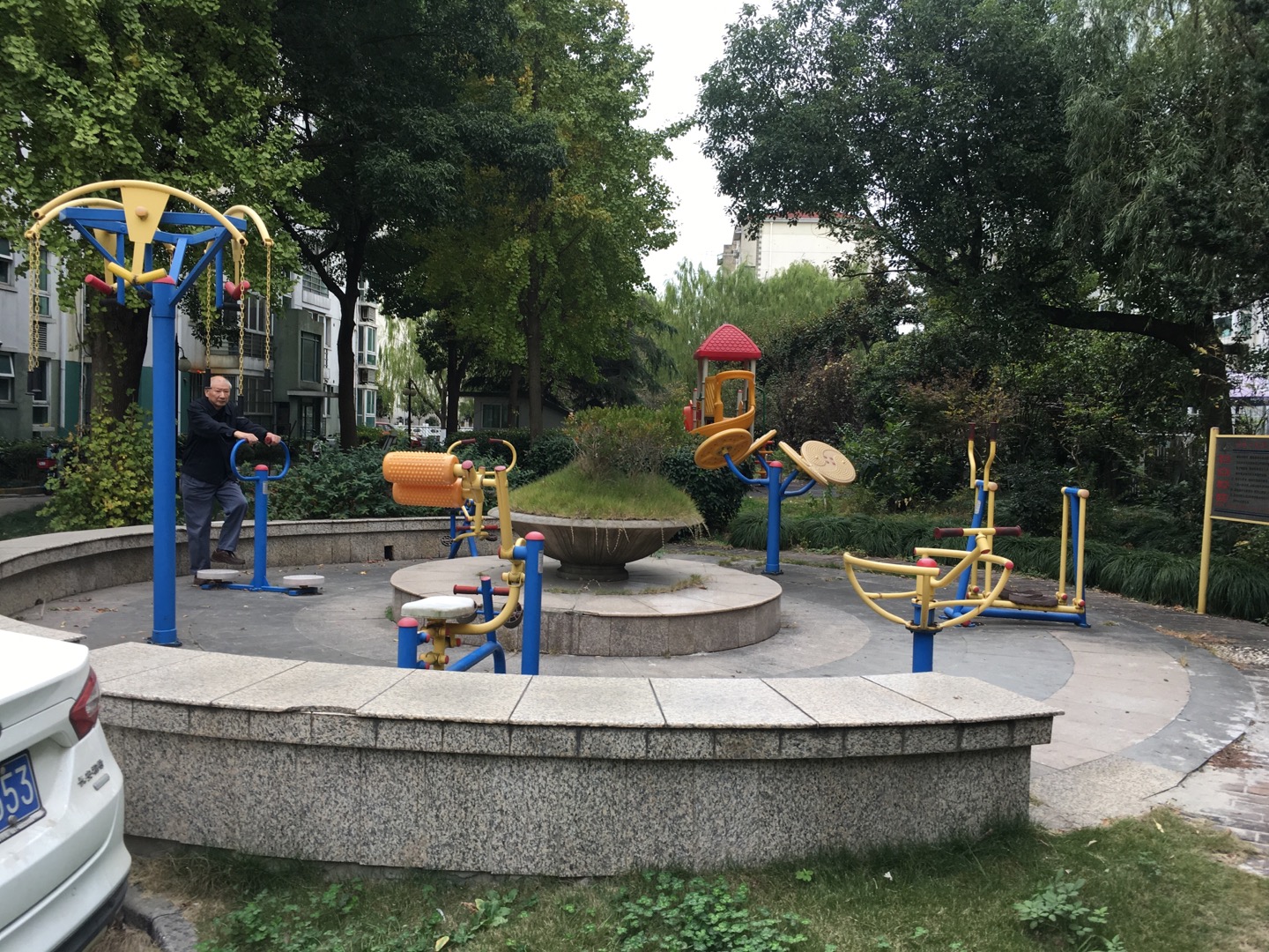 海陽居委靈巖南路380弄健身點(diǎn)