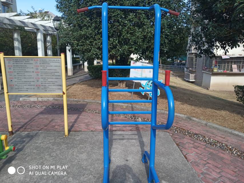 多功能訓練器 多功能訓練器