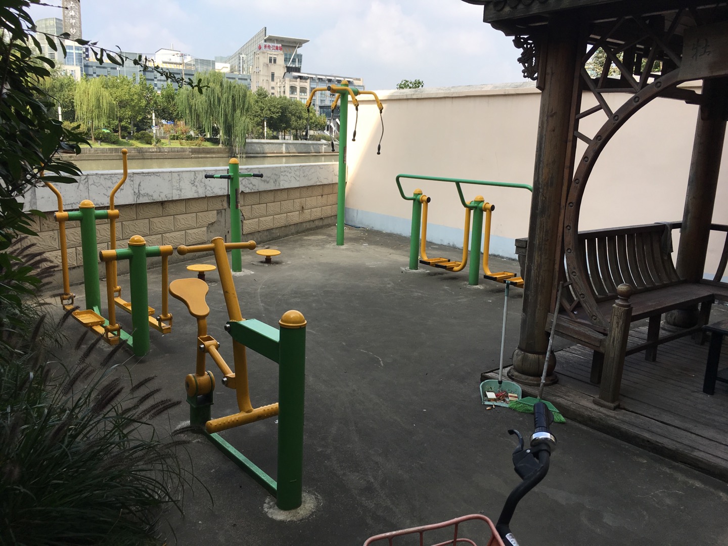 萬后小區(qū)市民益智健身苑點(diǎn) 萬后小區(qū)市民益智健身苑點(diǎn)