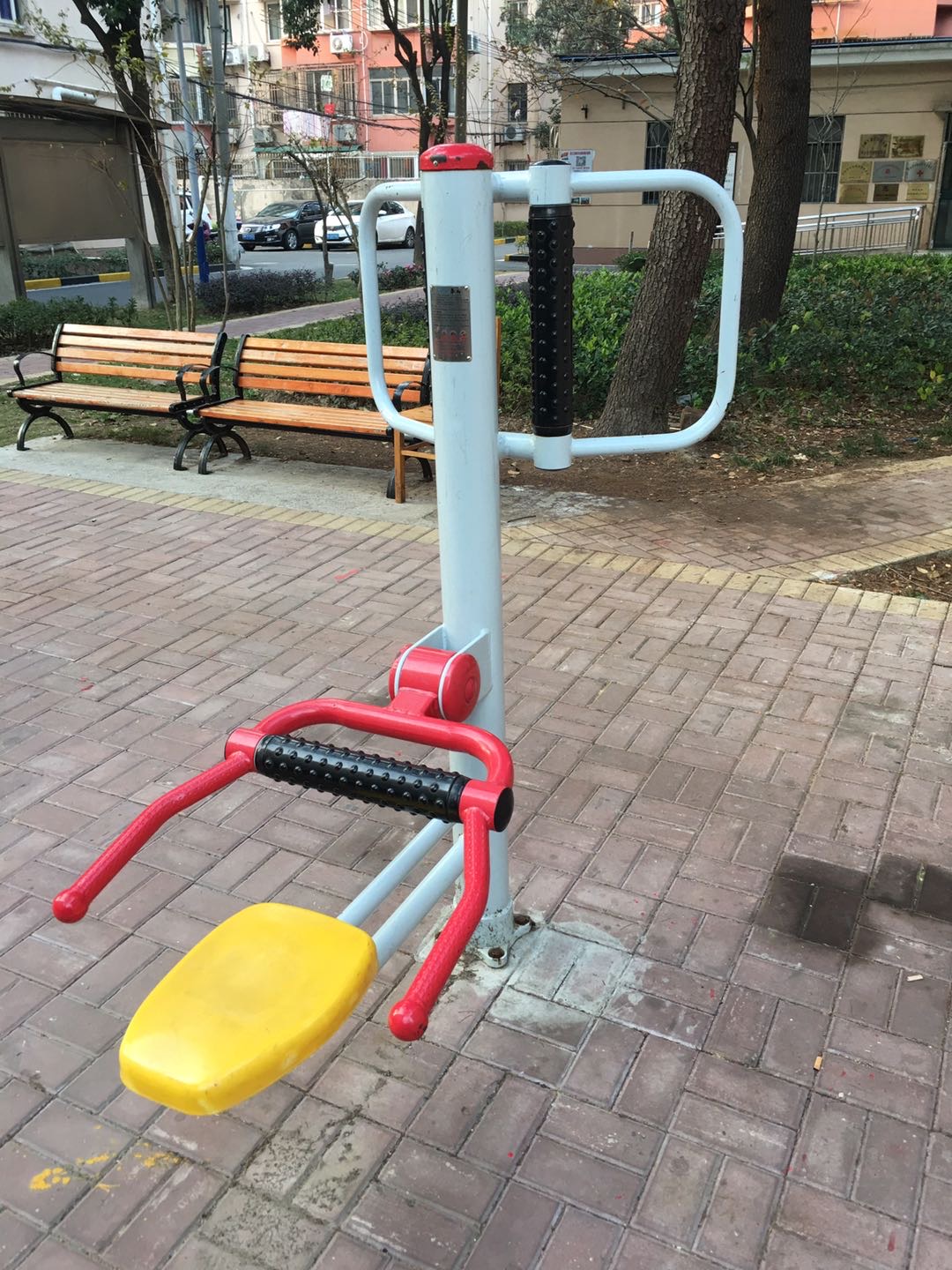 坐式腰背按摩器 坐式腰背按摩器