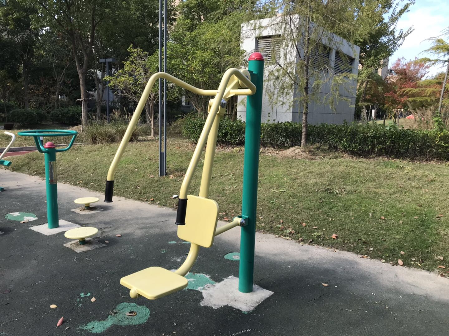 自重式坐推訓(xùn)練器