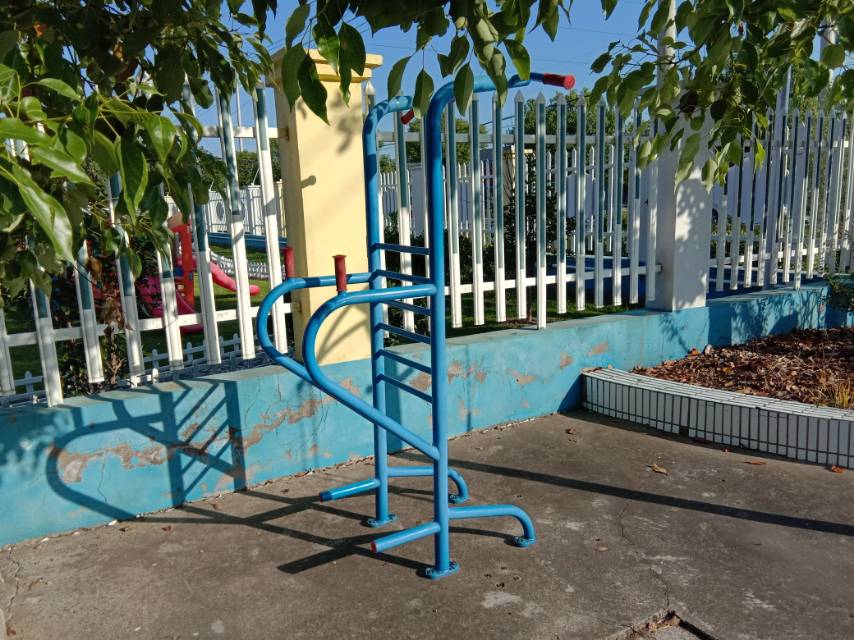 多功能訓練器 多功能訓練器