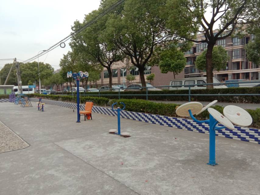 衛東村新村128號后健身路徑 衛東村新村128號后健身路徑