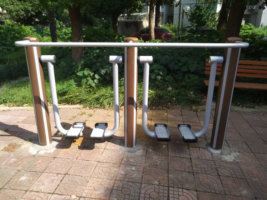 雙位太空漫步機