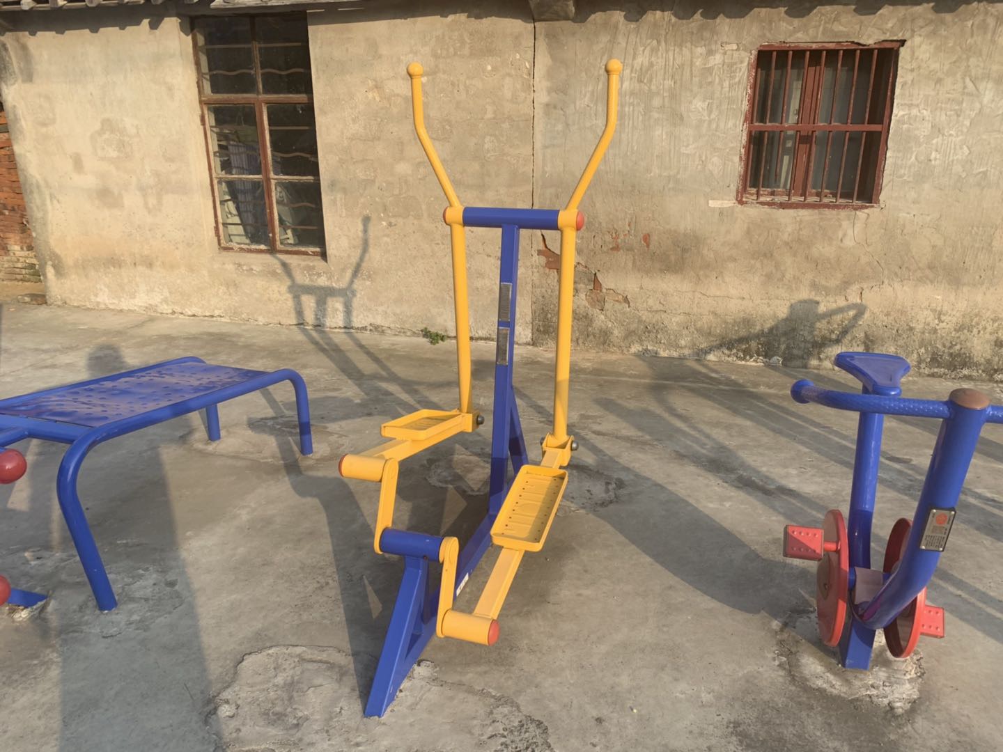 室外橢圓機(jī) 室外橢圓機(jī)