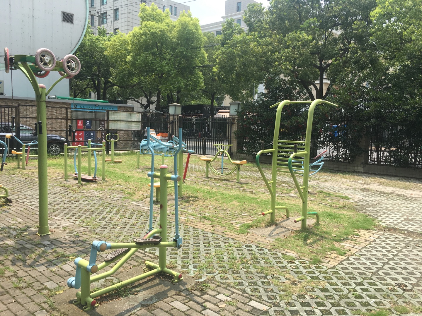 閔行區虹橋鎮韻動時代小區健身點