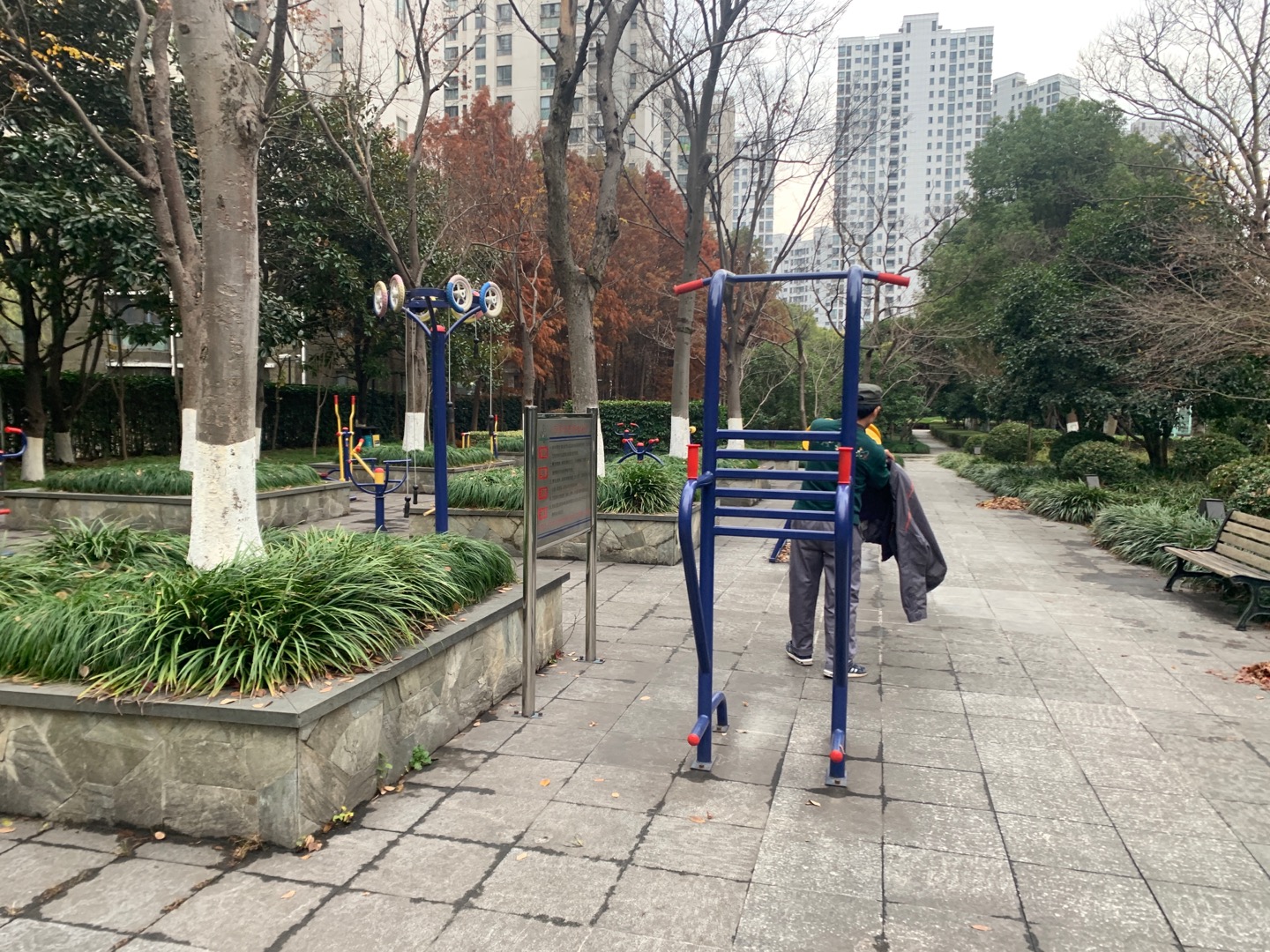 萬源三居居委B健身苑點