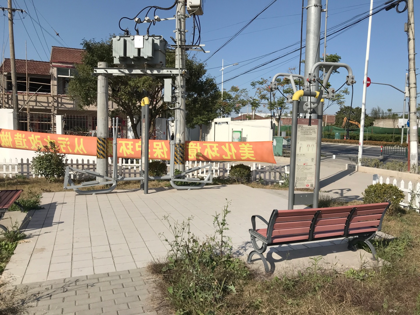 鄧三村3組川南奉公路4298號東健身路徑 鄧三村3組川南奉公路4298號東健身路徑