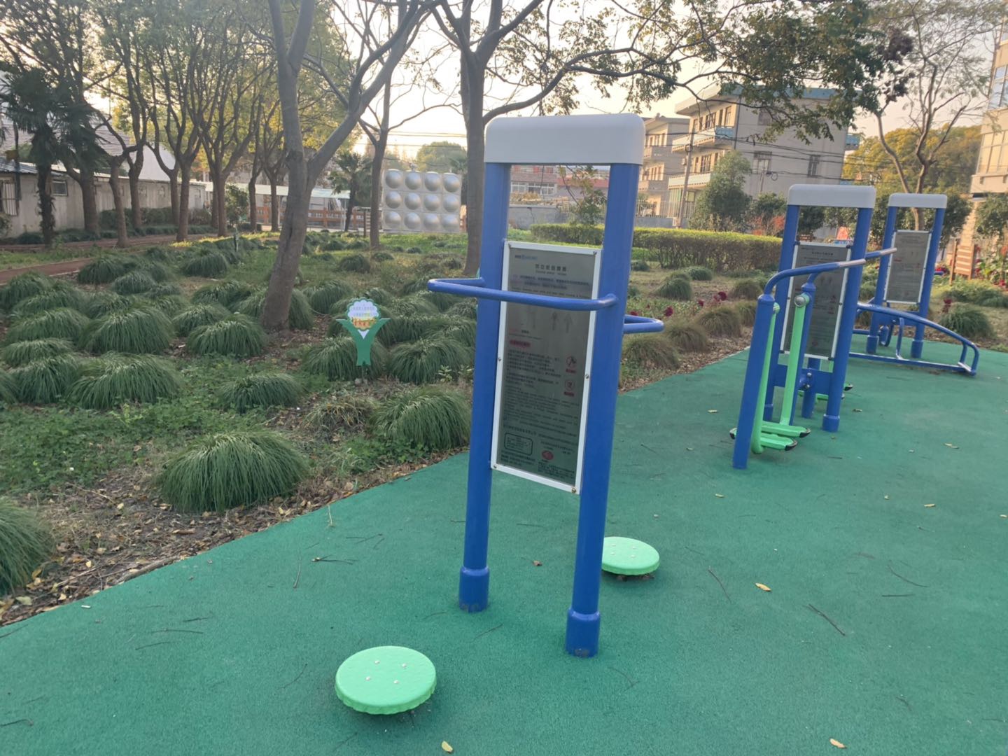 雙立柱扭腰器 雙立柱扭腰器