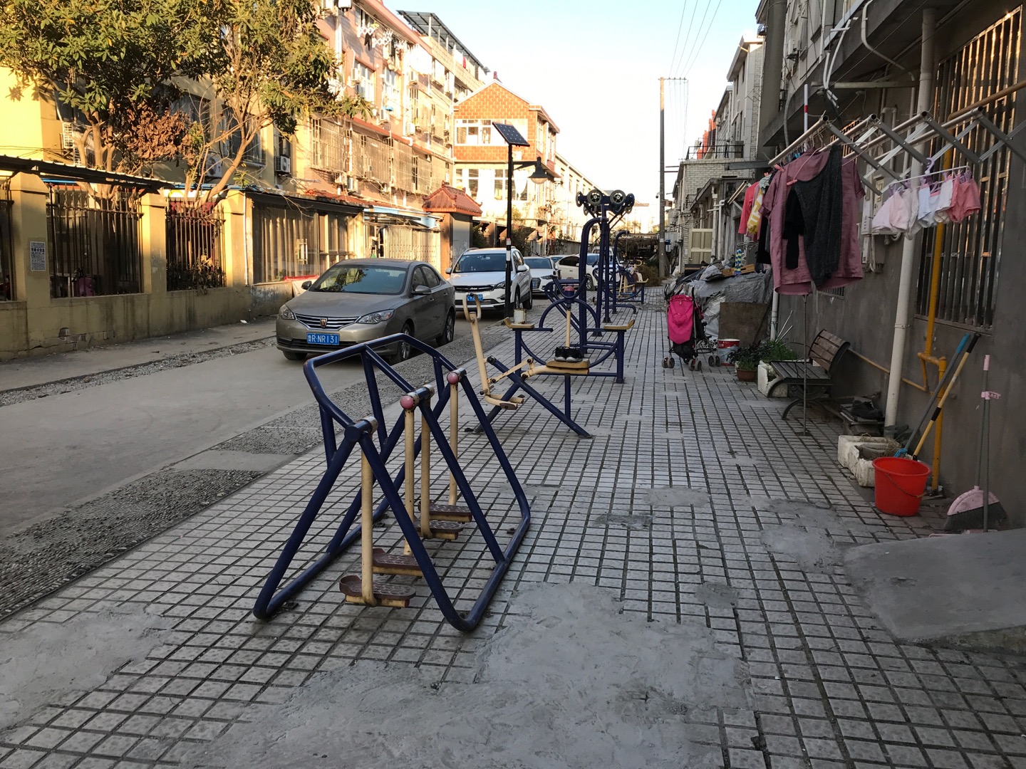 東港花苑居委金山路工業(yè)城一區(qū)36號南健身路徑