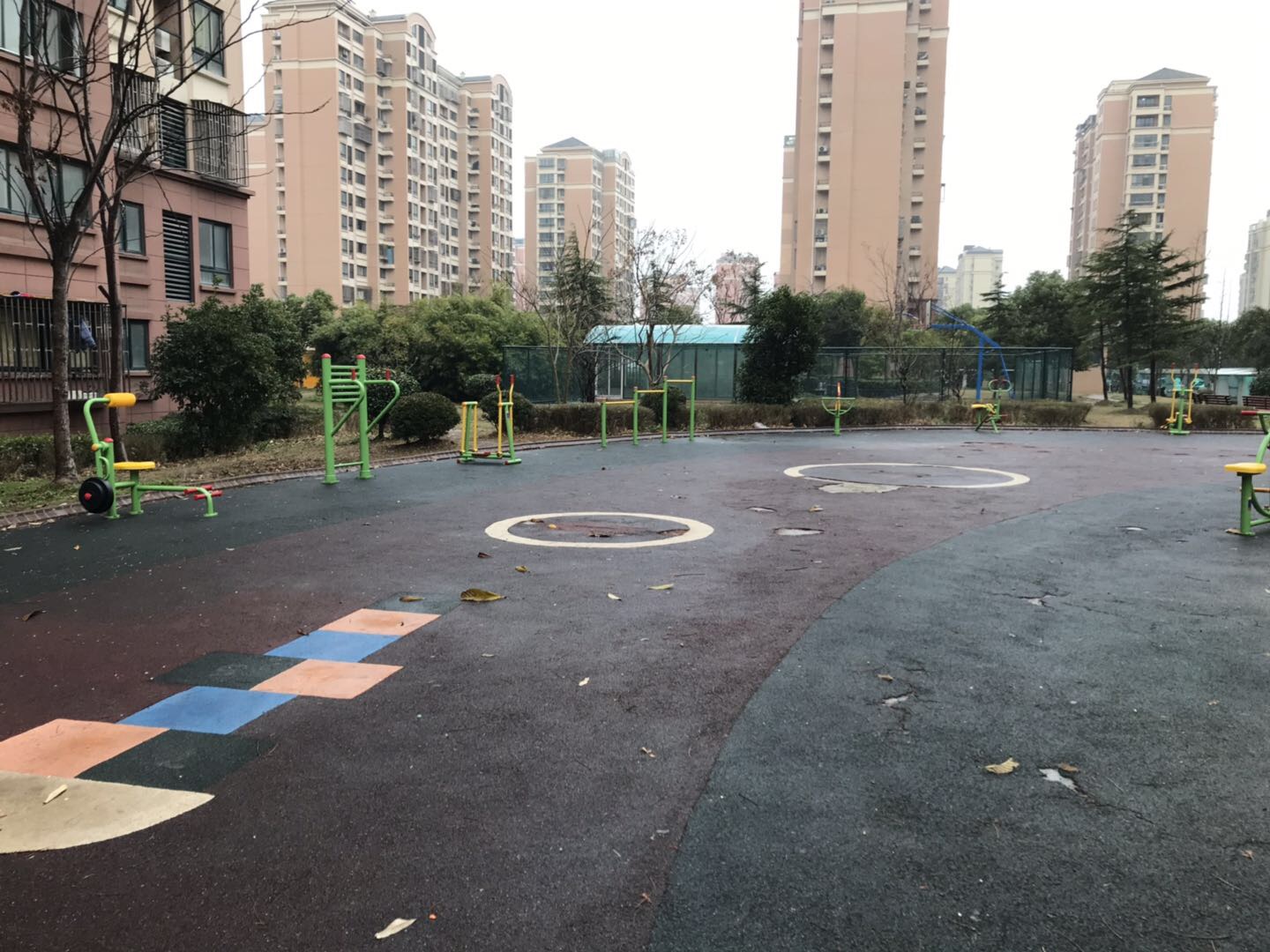 凌橋六居委健身點2