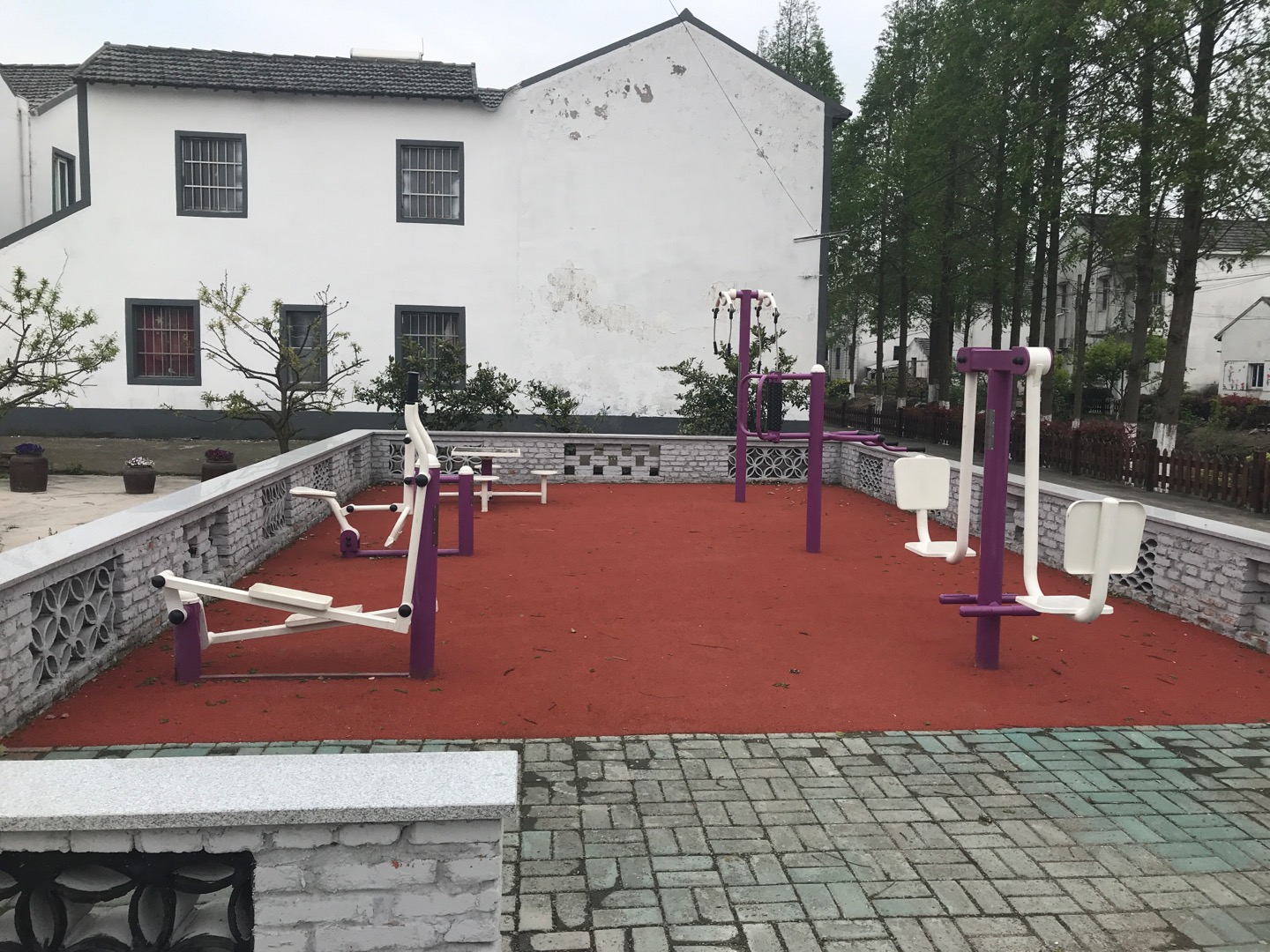 新浜鎮林建村查家浜老年活動室益智健身點