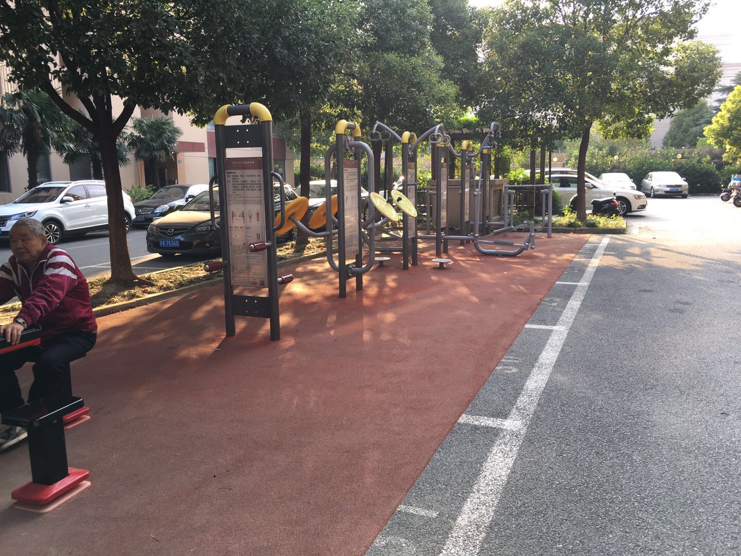 場中二居委益智健身點