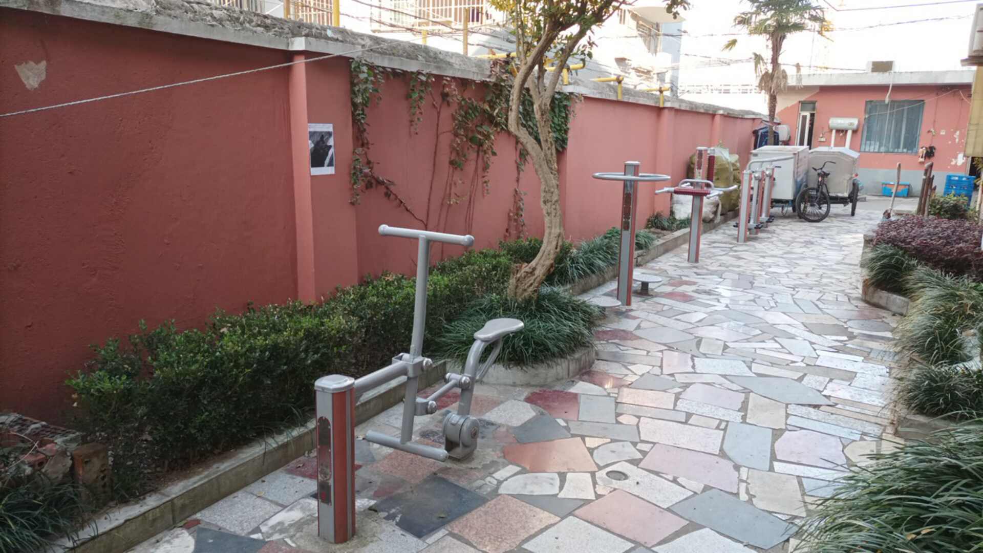 石泉街道洵一居委洵益小區(qū)健身苑點