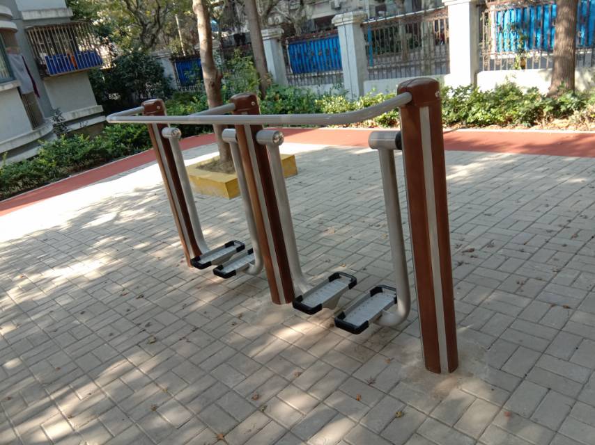 雙位太空漫步機