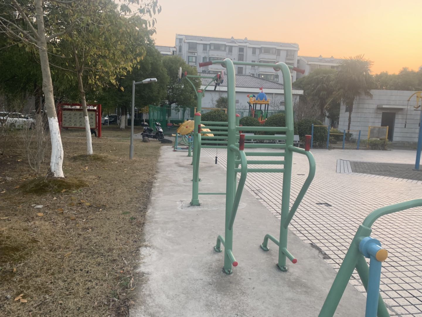 多功能訓練器 多功能訓練器