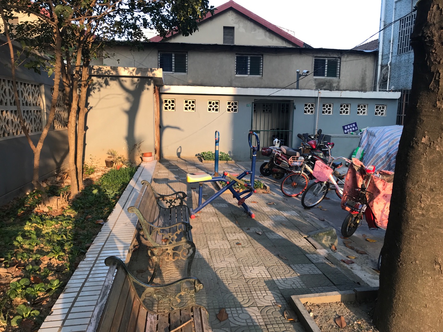 施鎮居委水閘北路201弄1號北面健身路徑 施鎮居委水閘北路201弄1號北面健身路徑