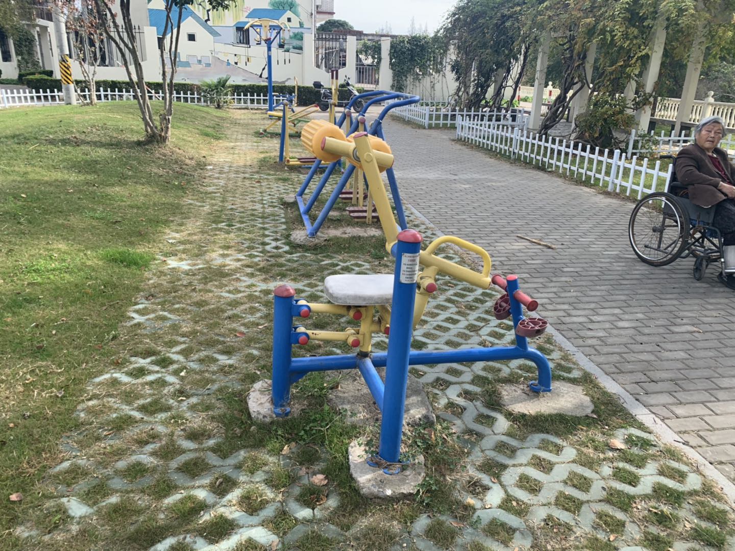 自重腰腹鍛煉器