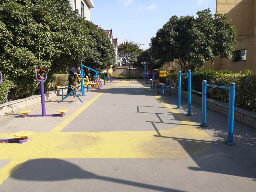 南區(qū)居委健身點(diǎn) 南區(qū)居委健身點(diǎn)